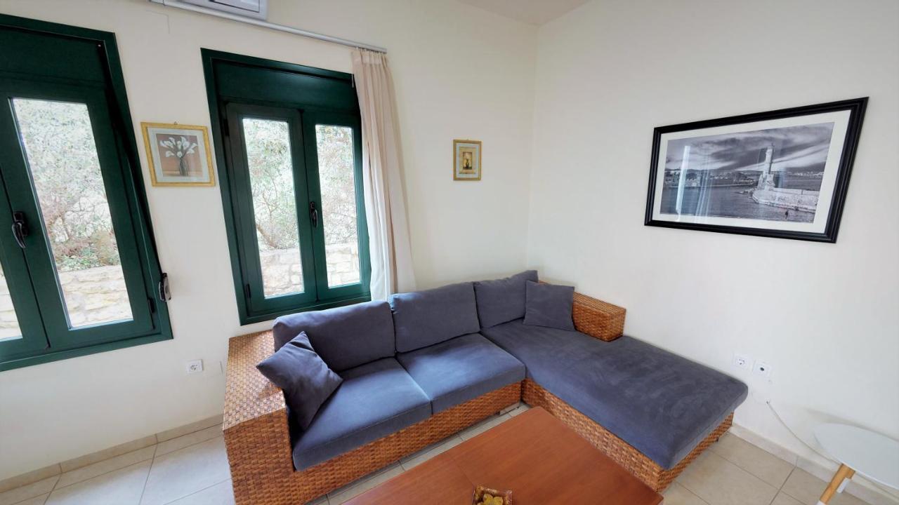 Asprouliánoi Villa Athina מראה חיצוני תמונה